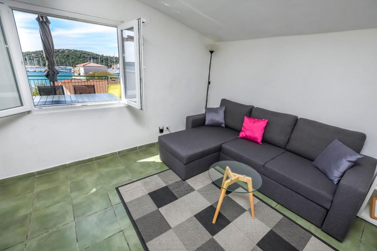 Apartments Ercegovic Рогозница Екстериор снимка
